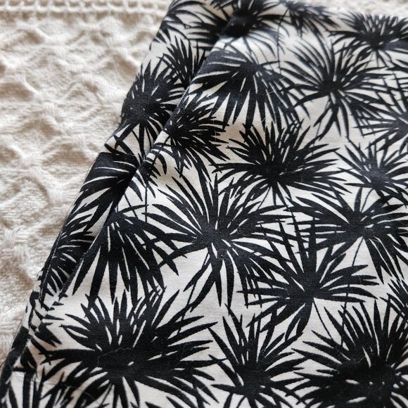 Michael Kors Black/White Palm Print Wrap Front Skort w/Front Pockets Size 8 - Picture 5 of 11